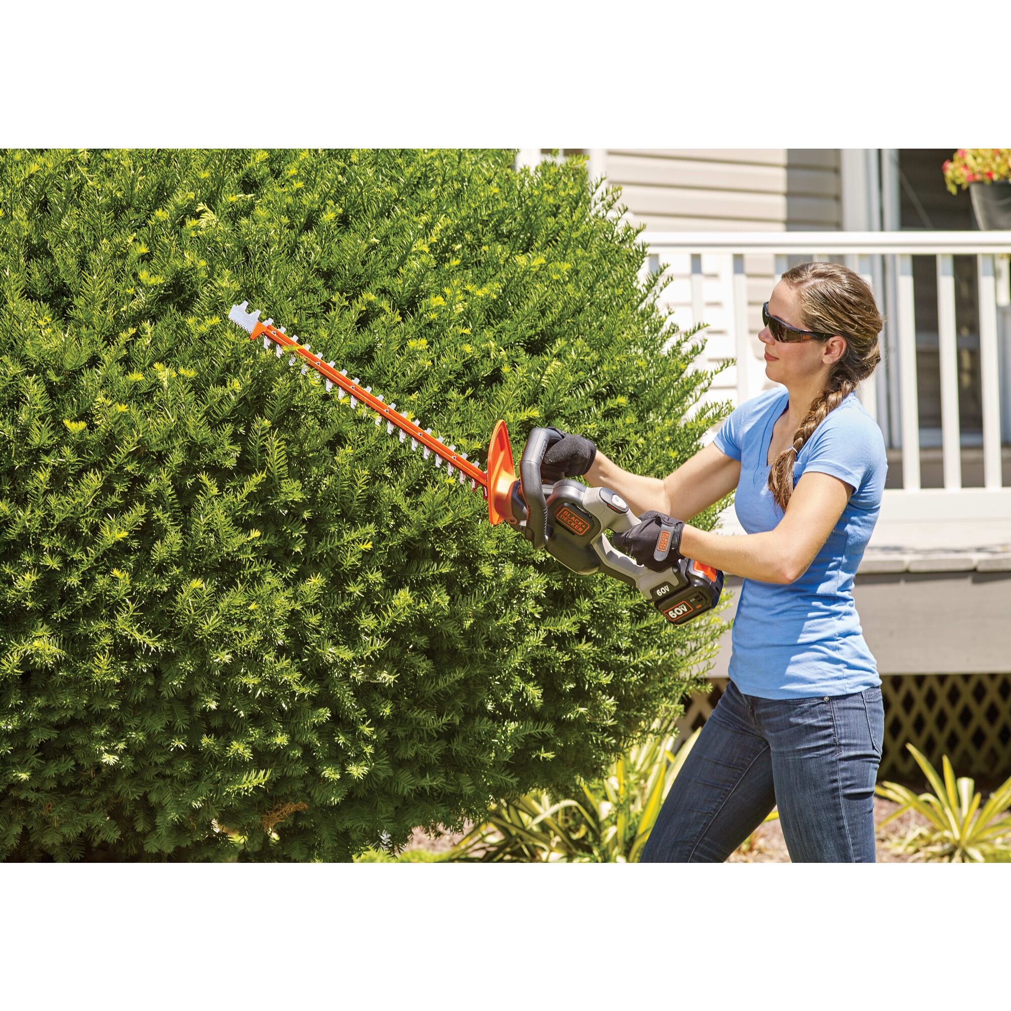 Black and decker outlet 60v hedge trimmer