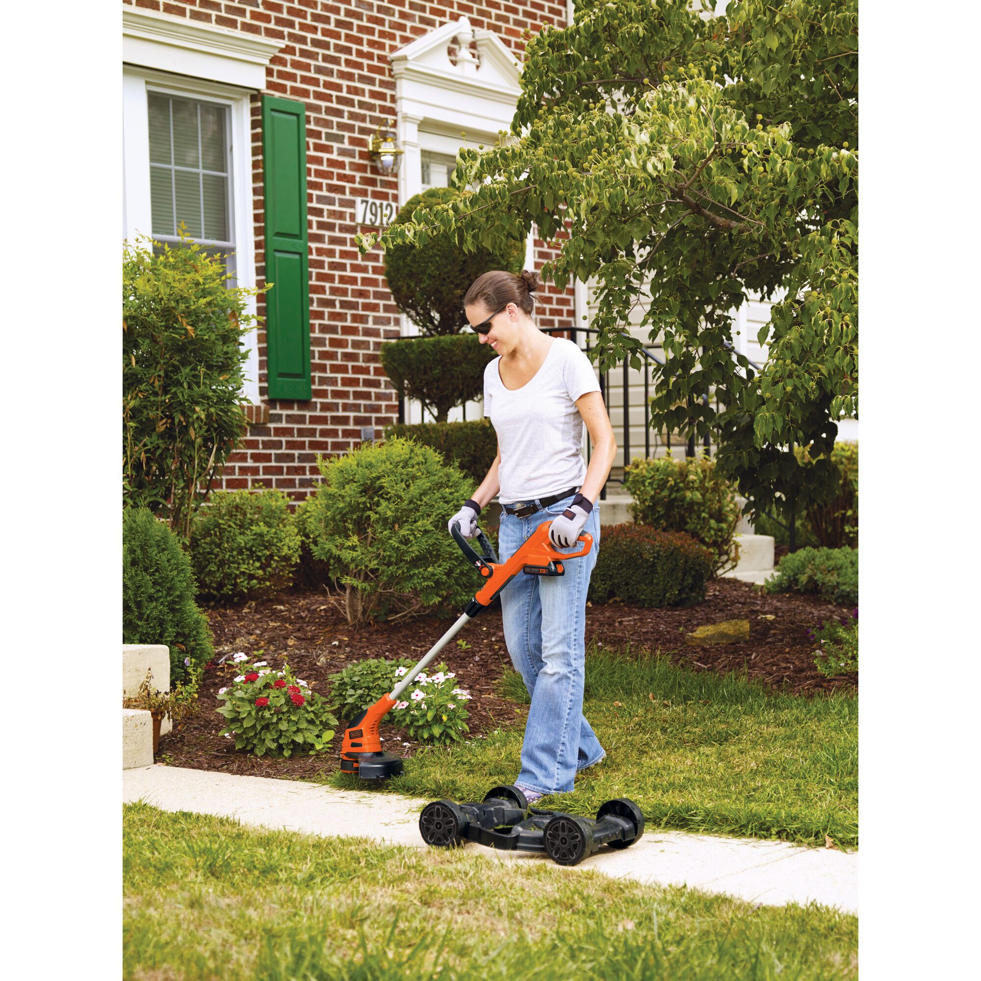 20V MAX Lithium 12 inch 3 in 1 Compact Mower BLACK DECKER